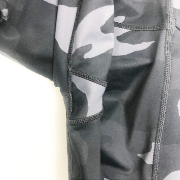 ATHLETA | Camo Contender 7/8 Compression Leggings Black Gray Women’s Size Small - Picture 12 of 13